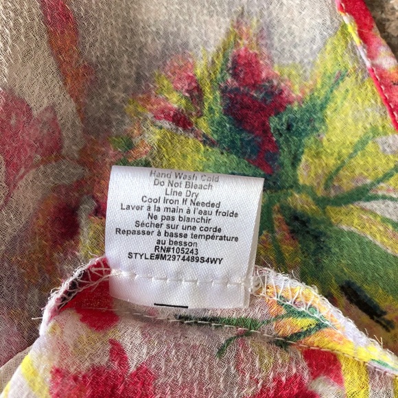 Bobeau Collection Floral Sleeveless Blouse - Picture 3 of 3